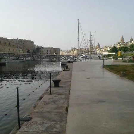 Townhouse , Дом отдыха