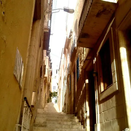 Townhouse , * Cospicua