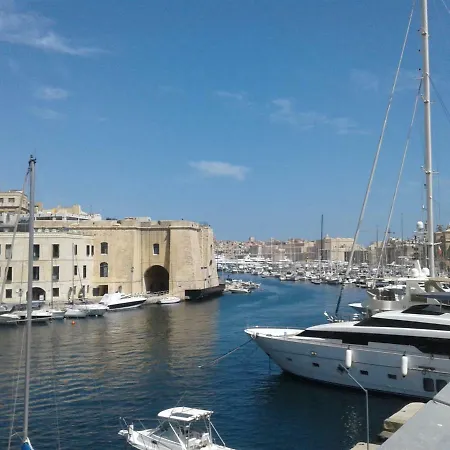 Townhouse , Дом отдыха