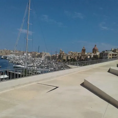 Townhouse , * Cospicua