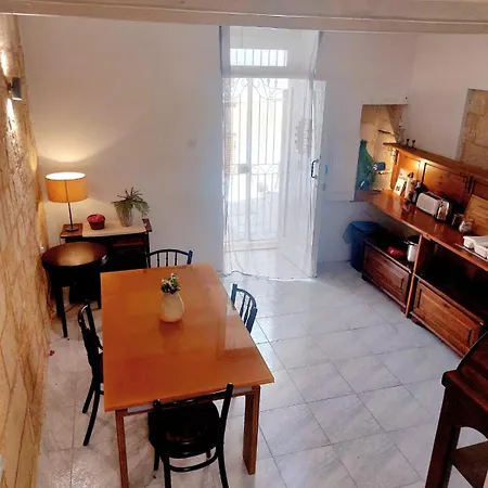 Townhouse , * Cospicua