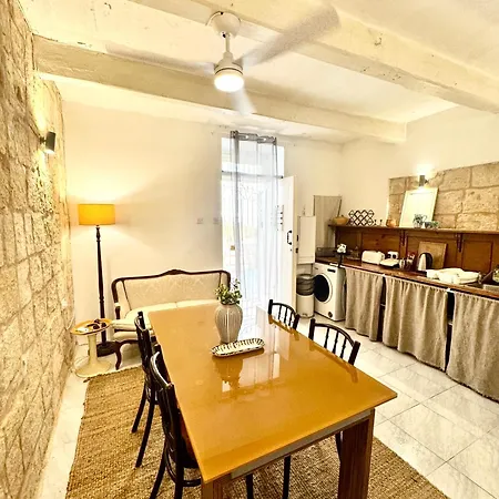 Townhouse , * Cospicua
