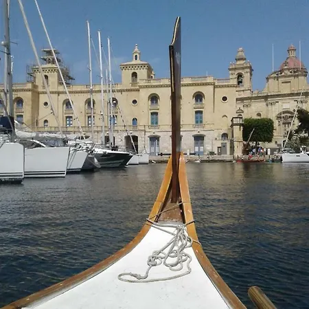 Townhouse , Cospicua