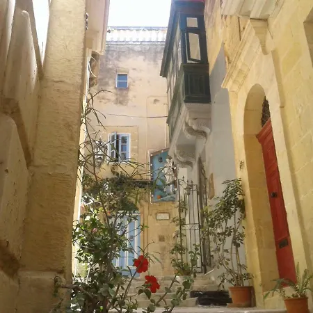 Townhouse , Дом отдыха *