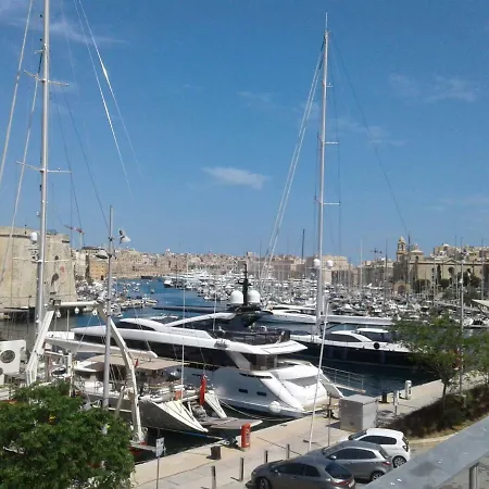 Townhouse , Дом отдыха