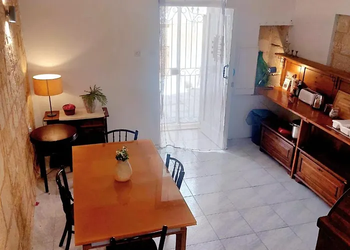 Townhouse , * Cospicua