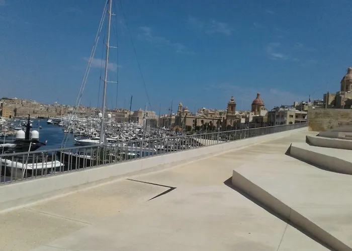 Townhouse , * Cospicua